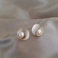 Luxury Earrings with White Opal and Pearls in Gold