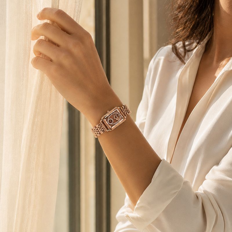 Artistic Rectangular Dial Bracelet Watch