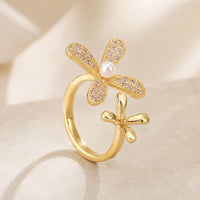 Vintage Bright Pearl Daisy Ring