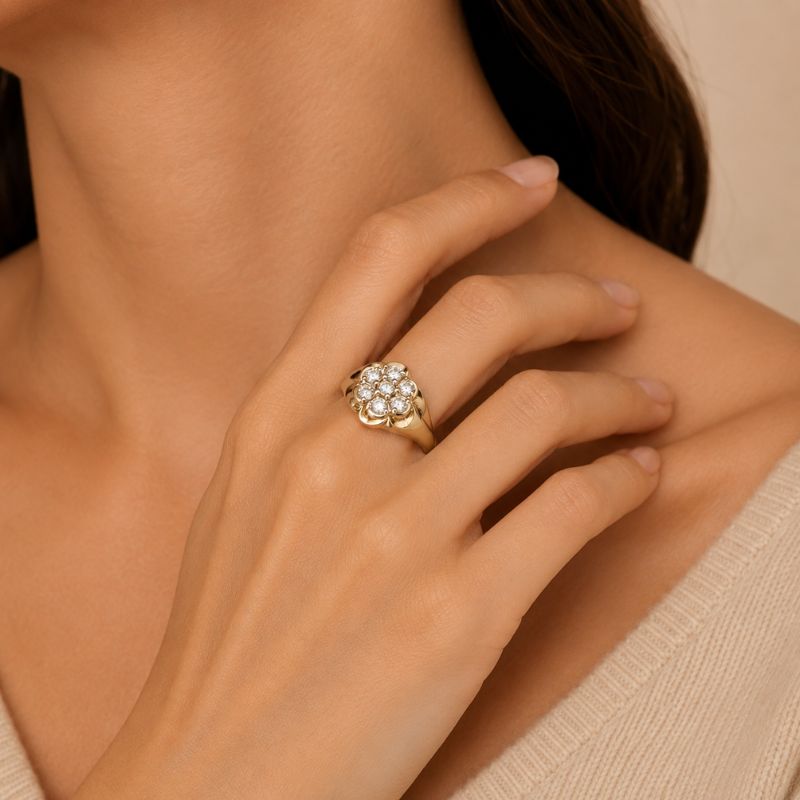Vintage Daisy Zirconia Gold Ring