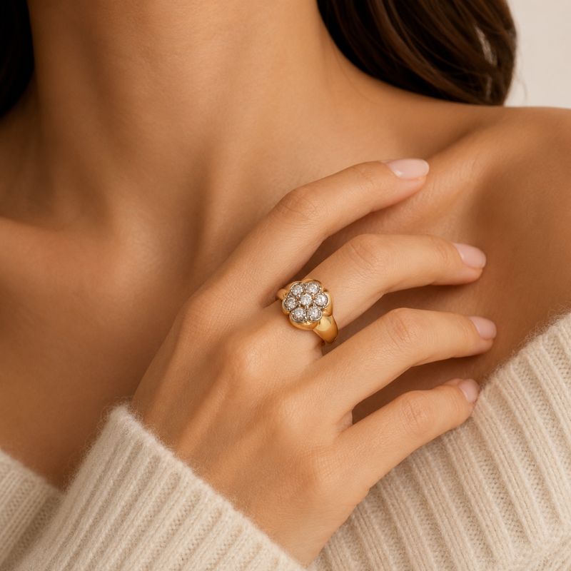 Vintage Daisy Zirconia Gold Ring